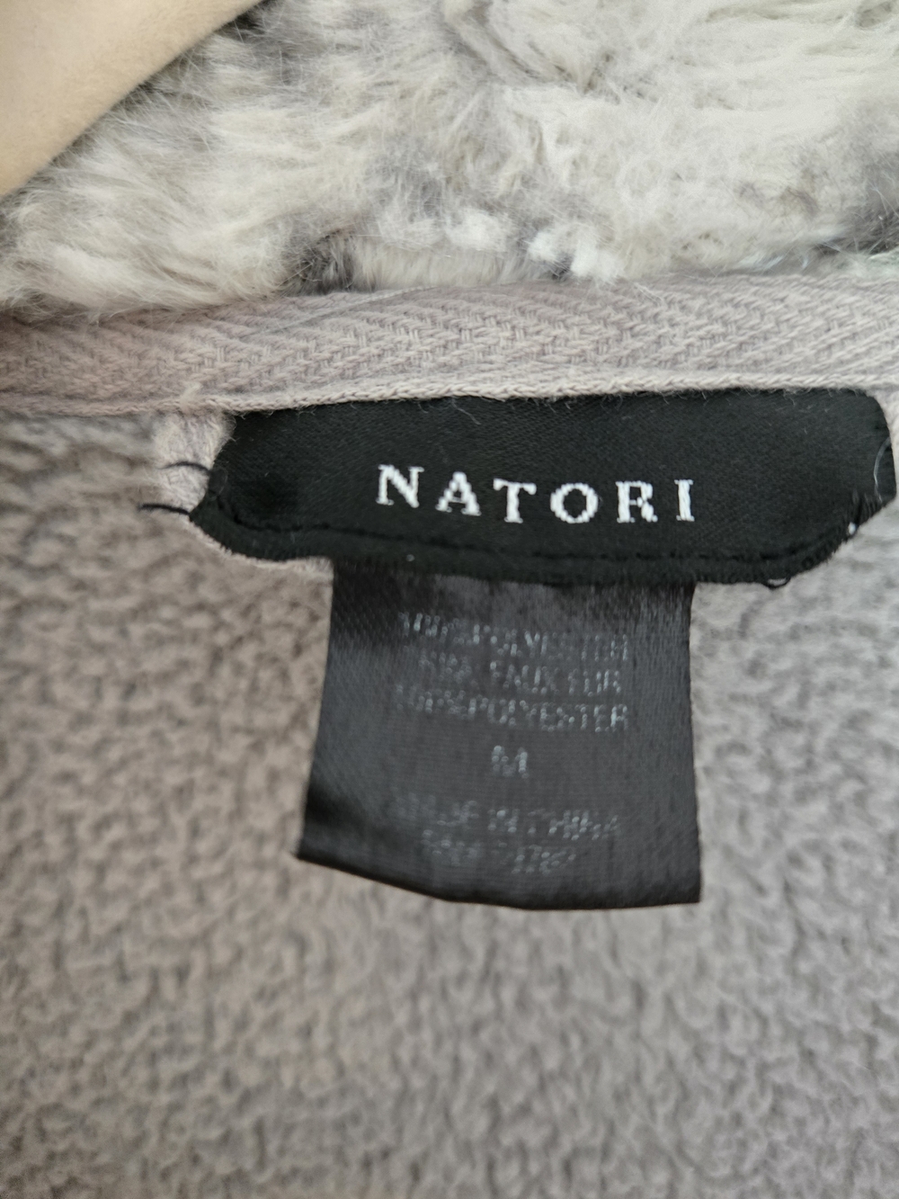 Natori Light Gray Plush Robe with Spotted Trim - Picture 2 of 12